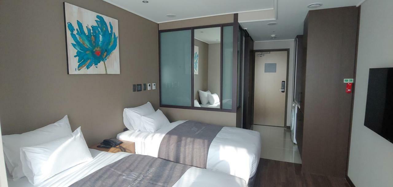 Western Bay Marina Hotel Pyeongtaek Exteriör bild